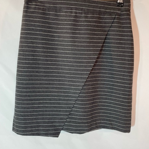 LOFT 2P Black and White Striped Asymmetrical Cut Mini Skirt EUC - Picture 10 of 12